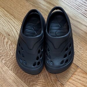 Wonder Nation Black Kids Shoes